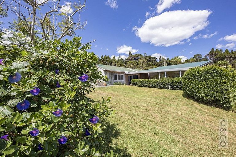 Photo of property in 306 Taiapa Road, Muriwai, 0881