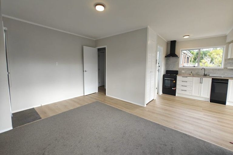 Photo of property in 1/4 Mahuta Grove, Northcote, Auckland, 0627