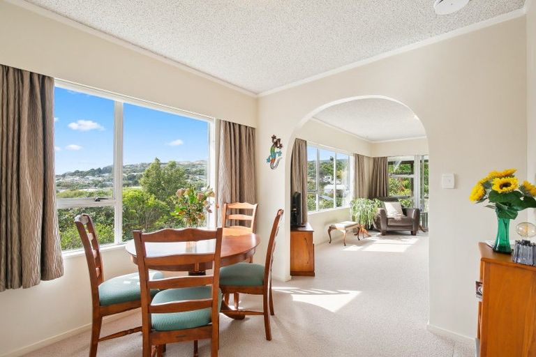 Photo of property in 2a Mckeefry Grove, Tawa, Wellington, 5028