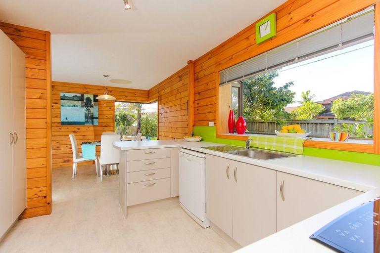 Photo of property in 1/21 Channing Crescent, Botany Downs, Auckland, 2010