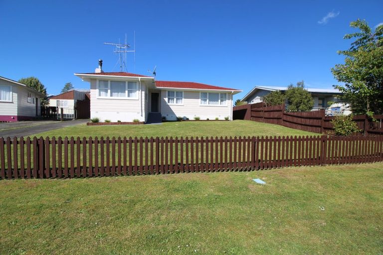 Photo of property in 19 Thompson Street, Tokoroa, 3420