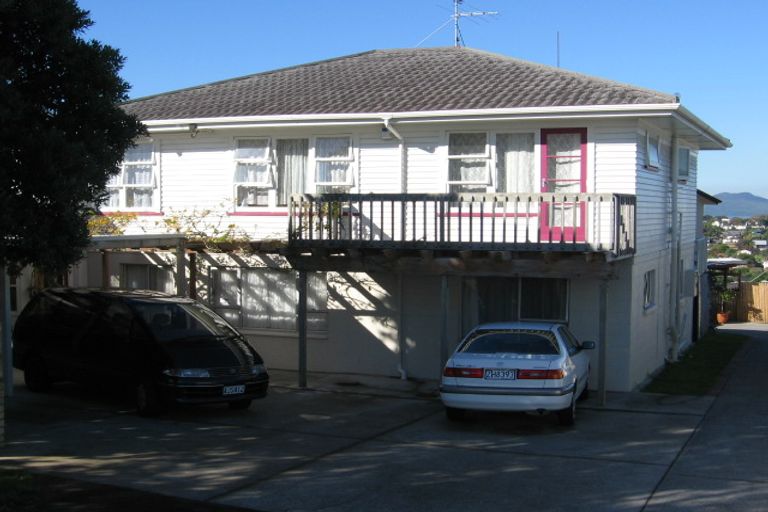 Photo of property in 1/379 East Coast Road, Mairangi Bay, Auckland, 0630