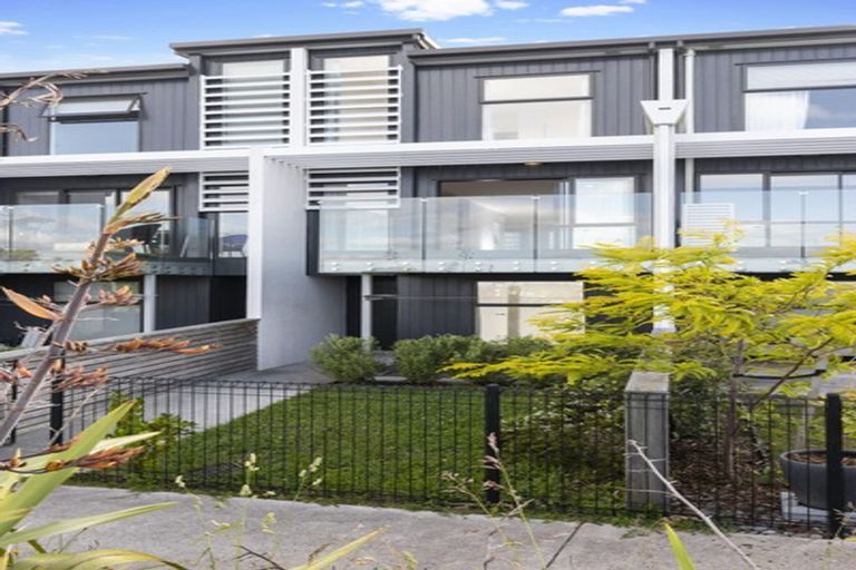 Photo of property in 40 Memorial Park Lane, Hobsonville, Auckland, 0618