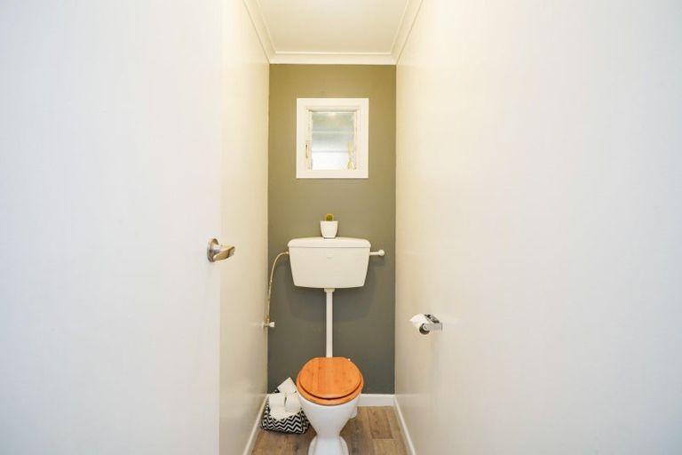 Photo of property in 106 Dunlop Street, Wallacetown, 9816