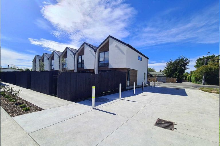 Photo of property in 2/27 New Brighton Road, Shirley, Christchurch, 8061