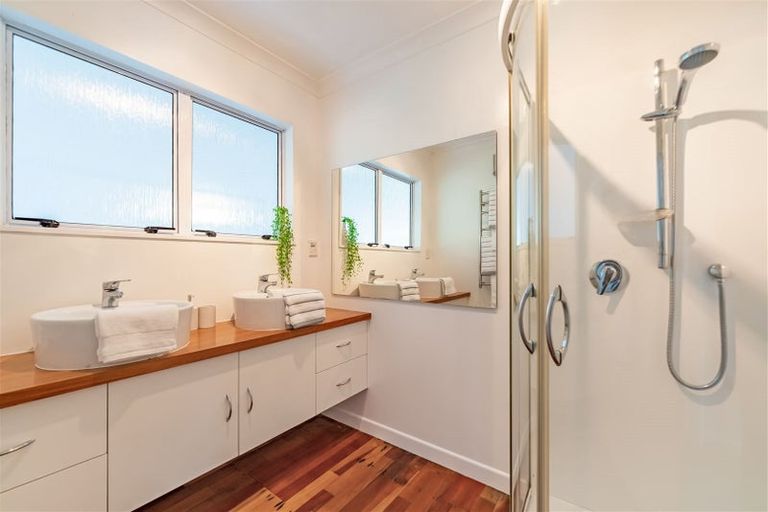 Photo of property in 34 Whirinaki Crescent, Heretaunga, Upper Hutt, 5018