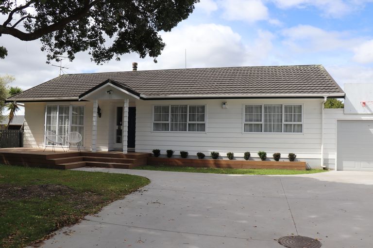 Photo of property in 107 Oreil Avenue, West Harbour, Auckland, 0618