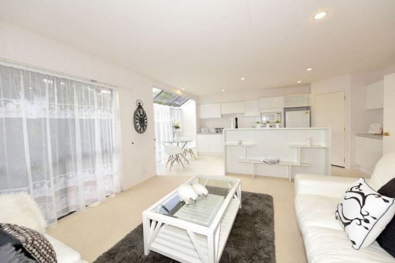 Photo of property in 32 Currell Way, Somerville, Auckland, 2014