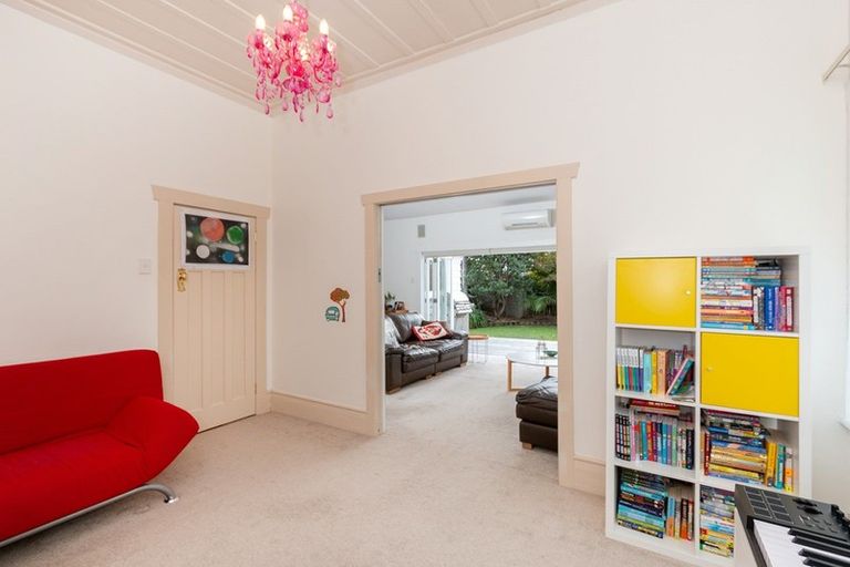 Photo of property in 32 Cumberland Avenue, Westmere, Auckland, 1022