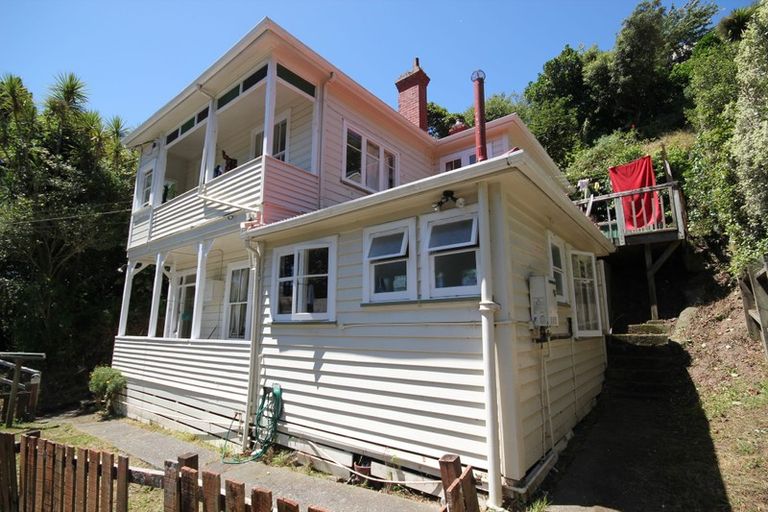 Photo of property in 143 Wadestown Road, Wadestown, Wellington, 6012