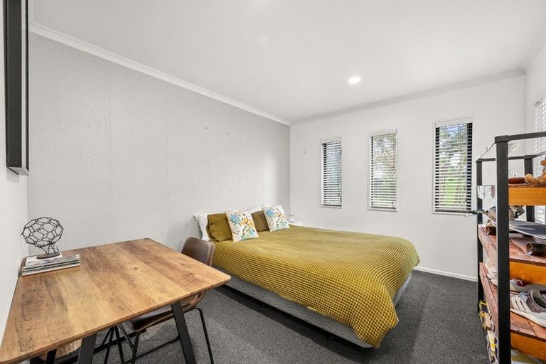 Photo of property in 29 Hogarth Rise, West Harbour, Auckland, 0618