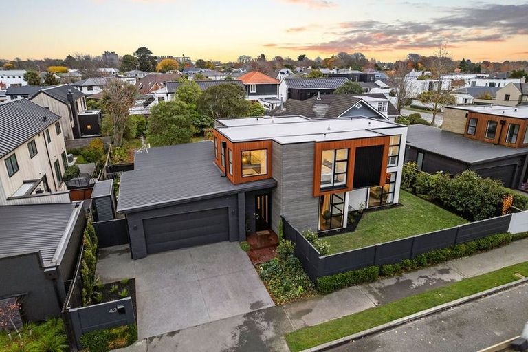 Photo of property in 42 Tui Street, Fendalton, Christchurch, 8041