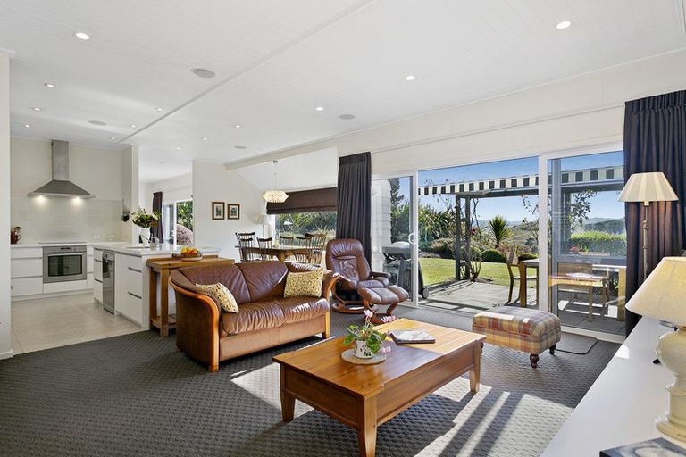 Photo of property in 9 Highland Drive, Acacia Bay, Taupo, 3385