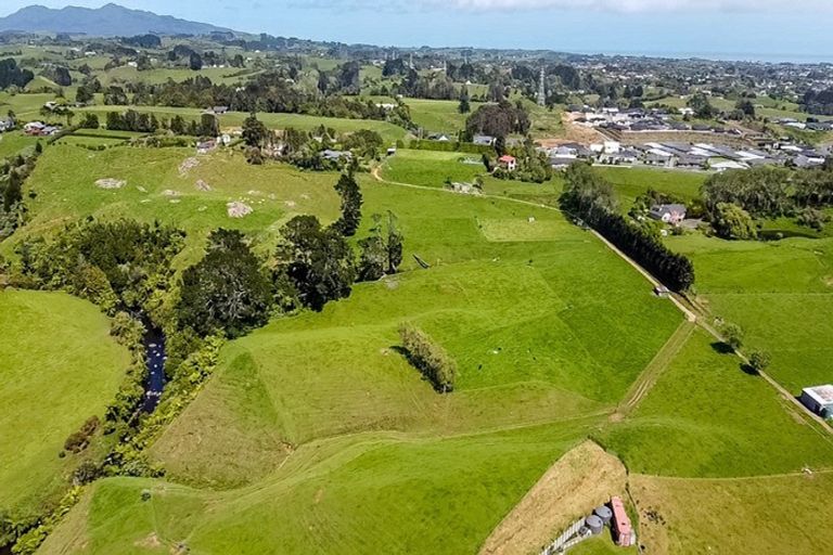 Photo of property in 481 Carrington Road, Hurworth, New Plymouth, 4371