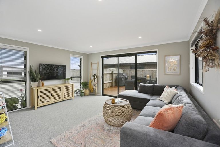 Photo of property in 28 Dreaver Drive, Waitara, 4320