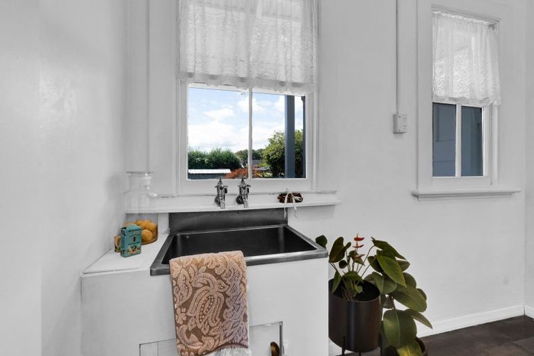 Photo of property in 68 Collins Street, Hawera, 4610