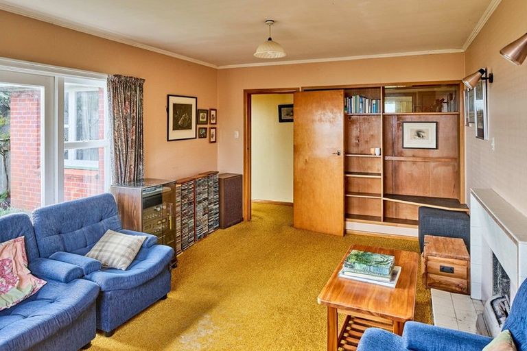 Photo of property in 5 Tirowhanga Road, Paremata, Porirua, 5024