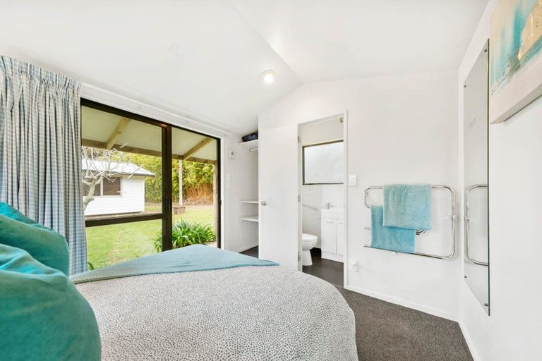 Photo of property in 204 Shaw Road, Oratia, Auckland, 0604