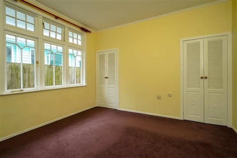 Photo of property in 1/1 Moana Avenue, Bayswater, Auckland, 0622