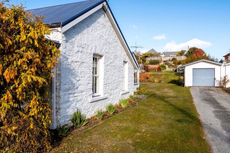 Photo of property in 16 Caernarvon Street, Arrowtown, 9302