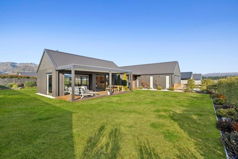 Photo of property in 16 Sentinel Drive, Lake Hawea, 9382