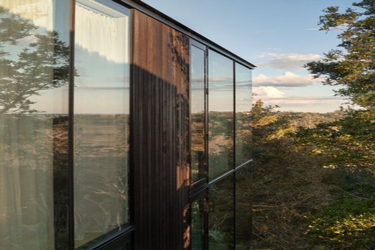 Photo of property in 6 Island Bay Road, Beach Haven, Auckland, 0626