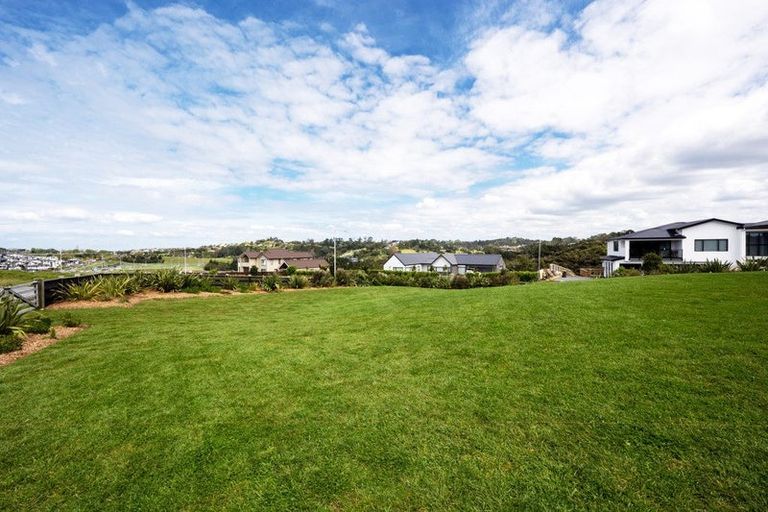 Photo of property in 9 Ridgelea Road, Long Bay, Albany, 0792