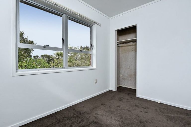 Photo of property in 34 Raymond Terrace, Northcote, Auckland, 0627