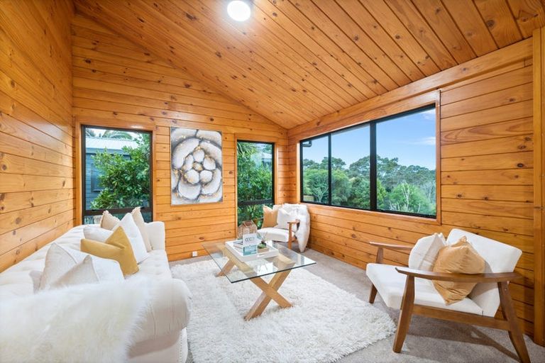 Photo of property in 8 Chardon Place, Henderson, Auckland, 0612