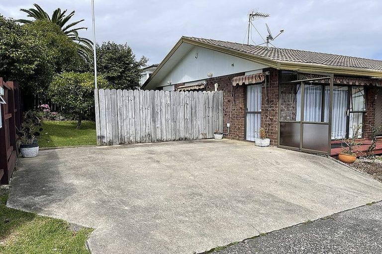 Photo of property in 1/123 Prince Regent Drive, Half Moon Bay, Auckland, 2012