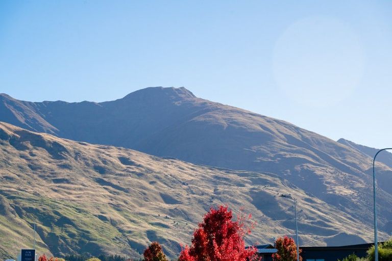 Photo of property in 14 Cochrane Close, Wanaka, 9305