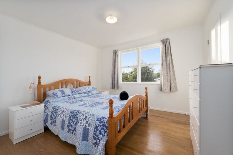 Photo of property in 21 Arlette Place, Massey, Auckland, 0614