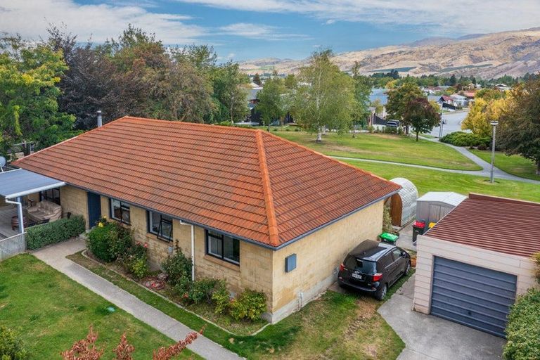 Photo of property in 10 Coach Court, Cromwell, 9310