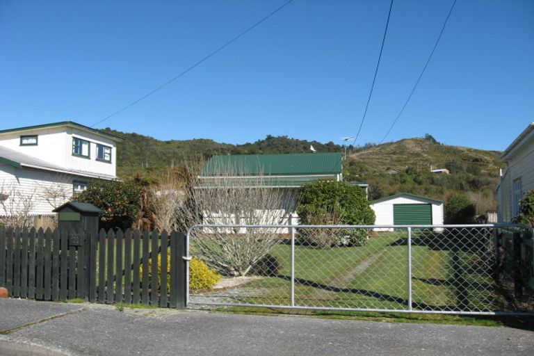 Photo of property in 21 Tramway Street, Ross, 7812