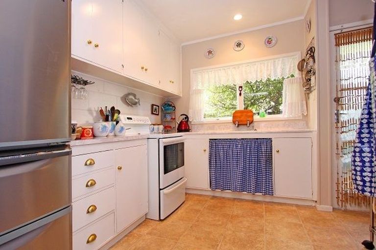 Photo of property in 1/9 Devon Road, Bucklands Beach, Auckland, 2012