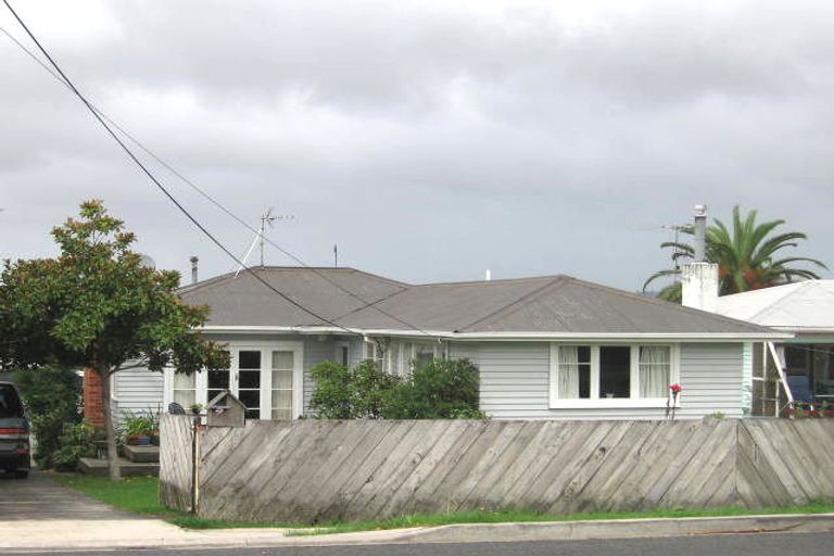 Photo of property in 214 Sturges Road, Henderson, Auckland, 0612