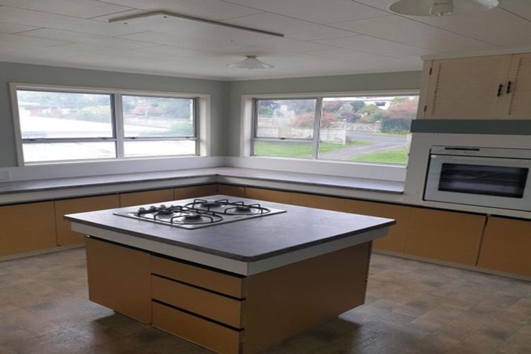 Photo of property in 48 Sherwood Avenue, Te Atatu South, Auckland, 0610