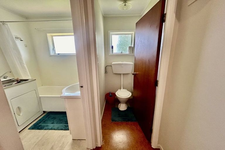 Photo of property in 4/318 Te Atatu Road, Te Atatu South, Auckland, 0610