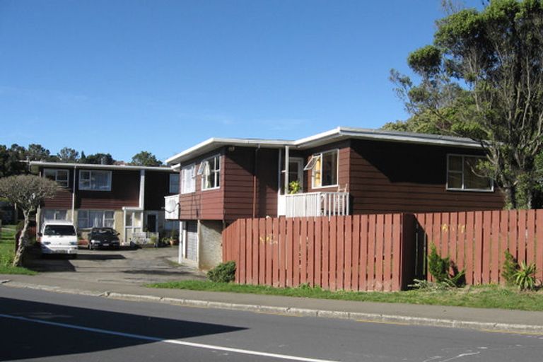 Photo of property in 1/210 Newlands Road, Newlands, Wellington, 6037