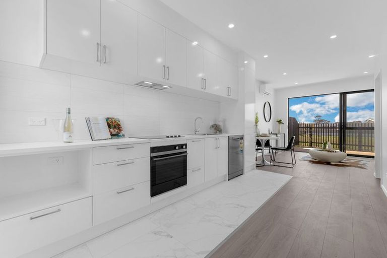 Photo of property in 21/17 Barneys Farm Road, Clendon Park, Auckland, 2103