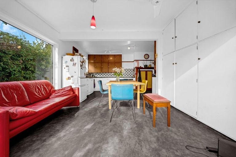 Photo of property in 117 Hutchinson Avenue, New Lynn, Auckland, 0600