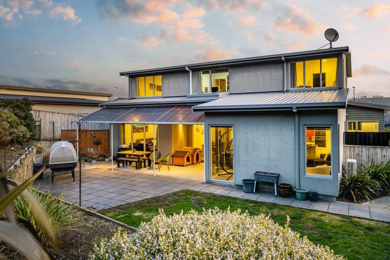 Photo of property in 98 Aotea Drive, Aotea, Porirua, 5024