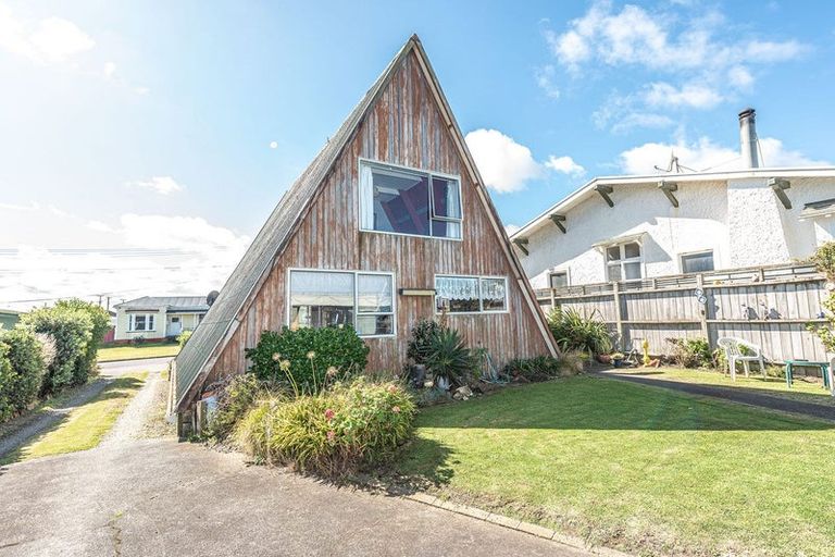 Photo of property in 5 Ashton Terrace, Castlecliff, Whanganui, 4501