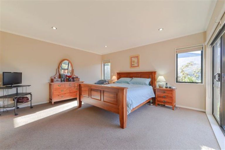 Photo of property in 44 Tennyson Avenue, Kelvin Grove, Palmerston North, 4414