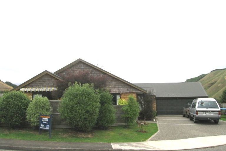 Photo of property in 5 Shotover Grove, Waikanae, 5036