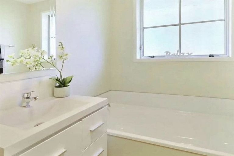 Photo of property in 4 Daytona Place, Parklands, Christchurch, 8083