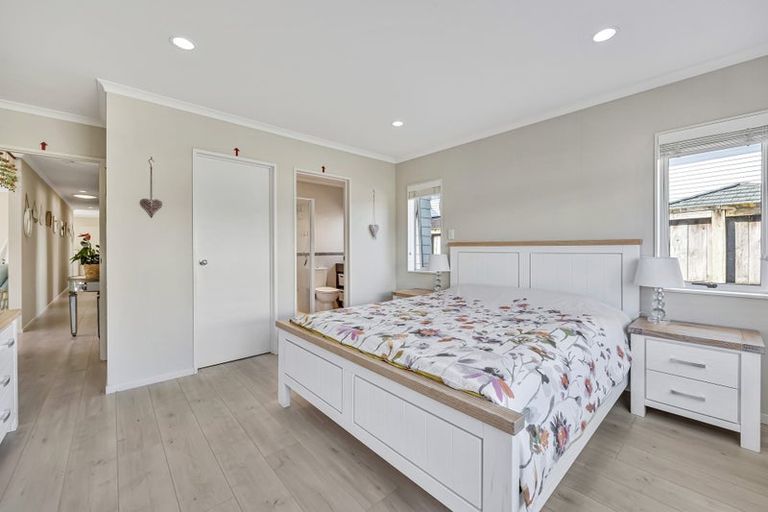 Photo of property in 10 Reno Way, Flat Bush, Auckland, 2016