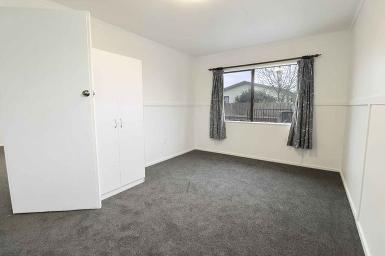 Photo of property in 16 Coromandel Court, Roslyn, Palmerston North, 4414