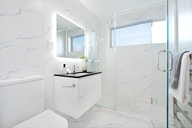 Photo of property in 38a Pokapu Street, Titirangi, Auckland, 0600