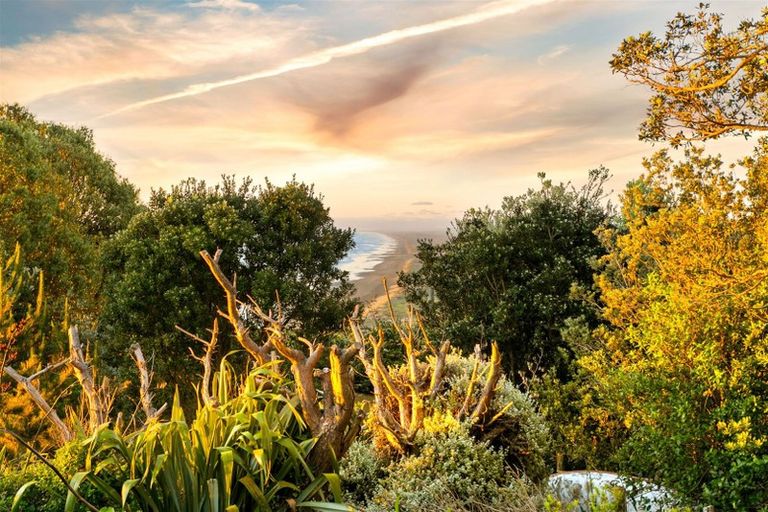 Photo of property in 28 Edwin Mitchelson Road, Muriwai, Waimauku, 0881